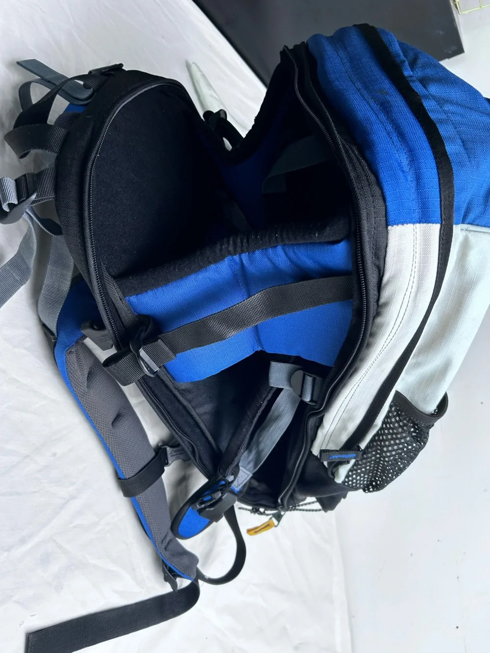 Deuter Blue and Black Kangakids Daypack children’s carrier and backpack